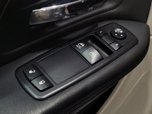 Used 2013 Dodge Grand Caravan SE image 27