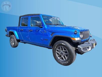 Used 2024 Jeep Gladiator Sport