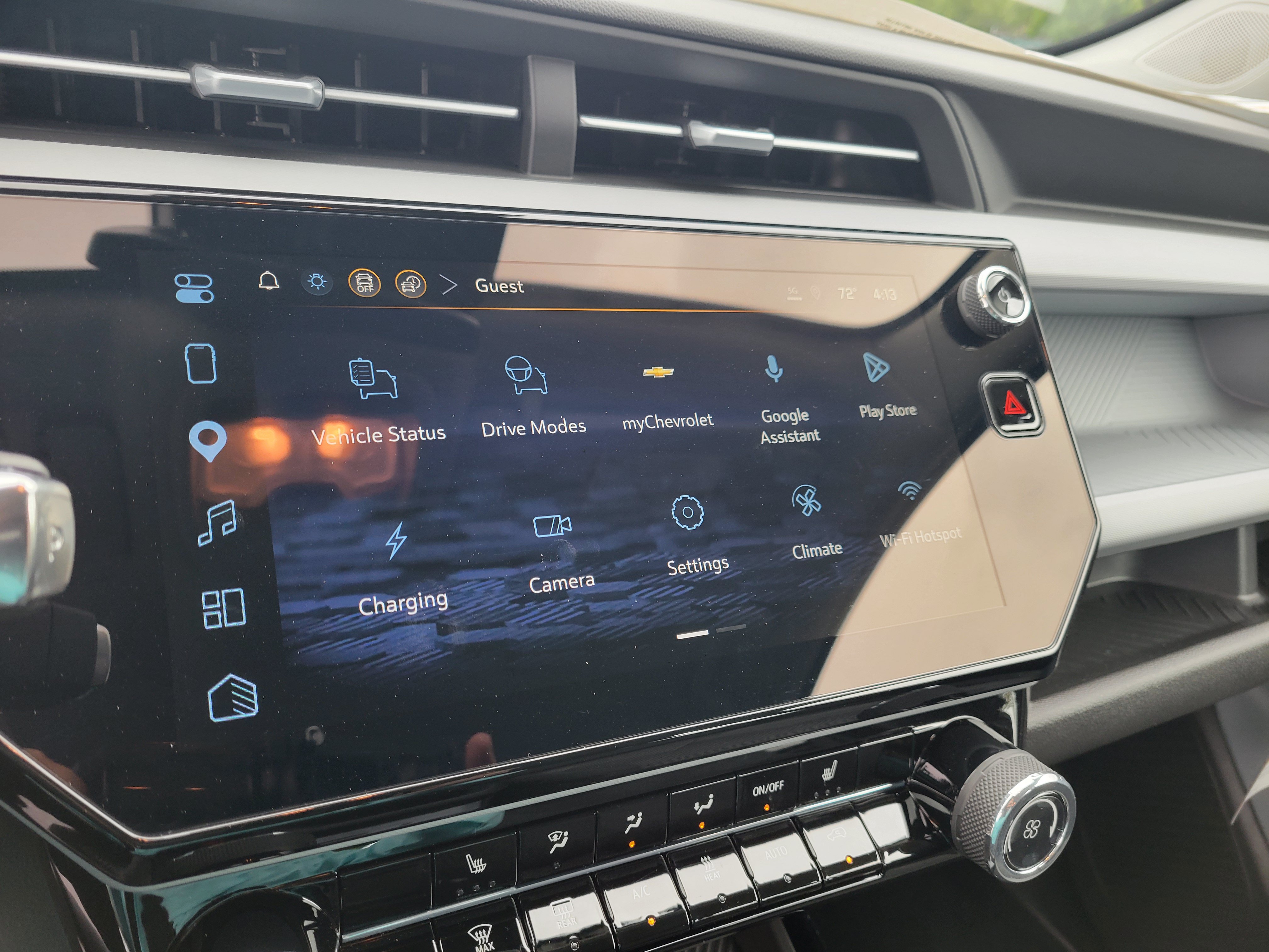 New 2027 Chevrolet Bolt LT w/ Comfort Package FWD image 18