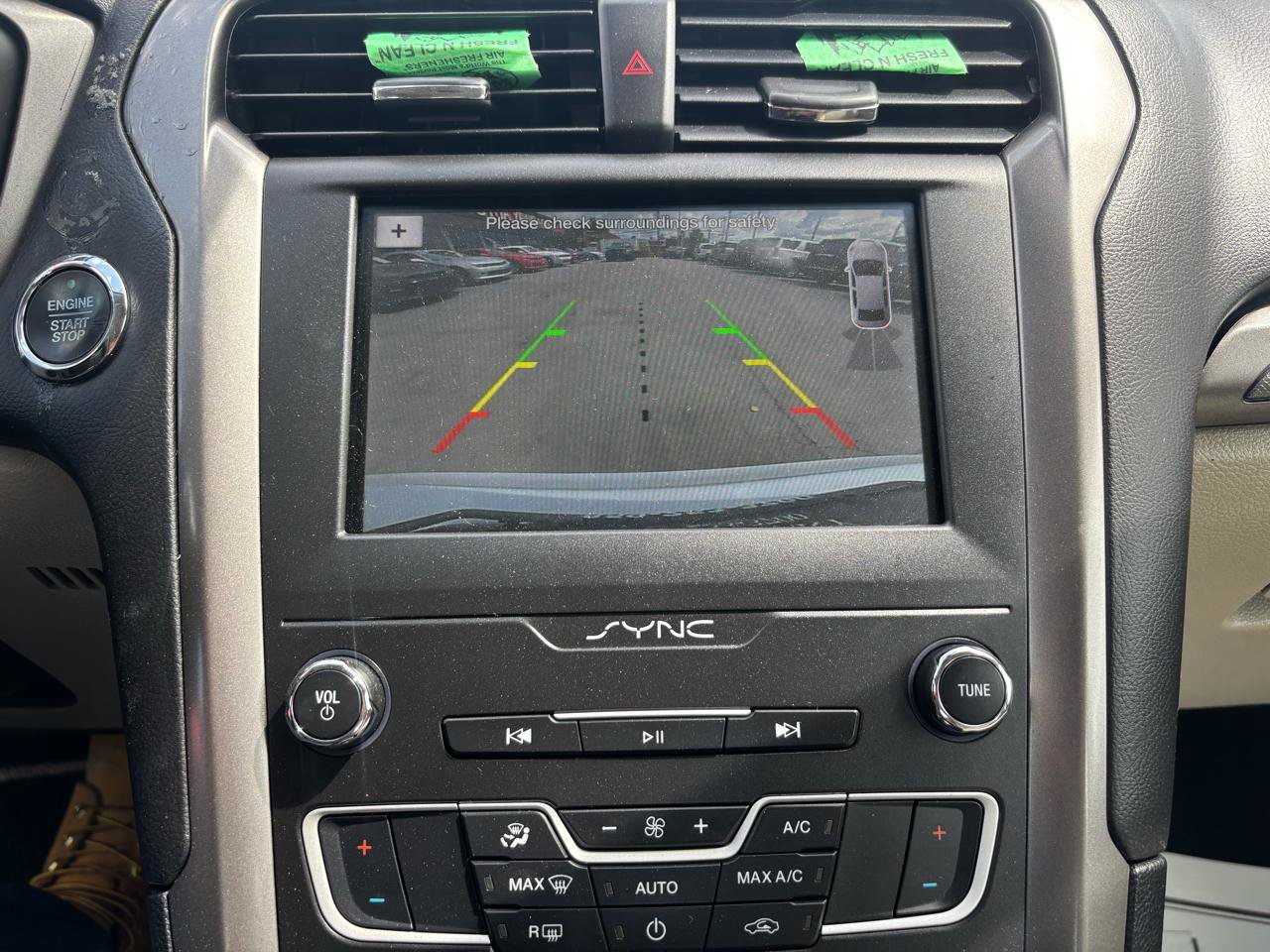 Used 2019 Ford Fusion SE FWD image 20