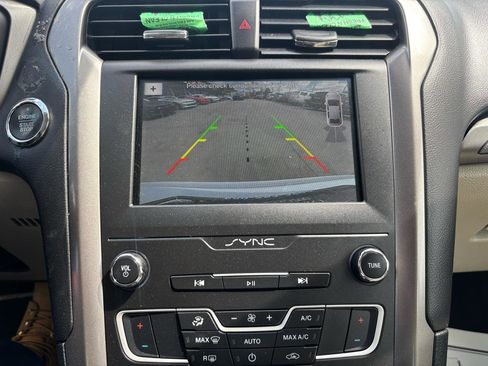 Used 2019 Ford Fusion SE FWD image 20