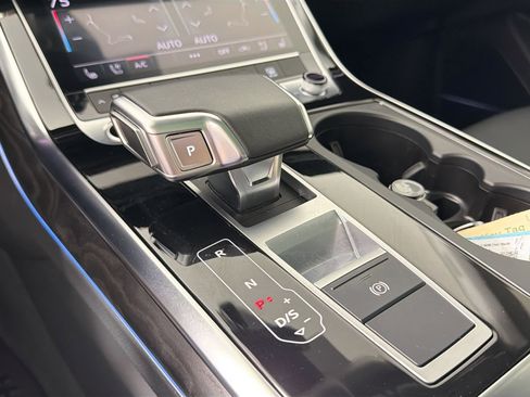Used 2022 Audi Q8 Premium Plus image 17