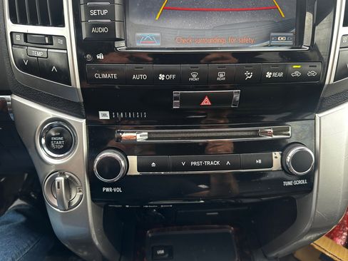 Used 2014 Toyota Land Cruiser image 15