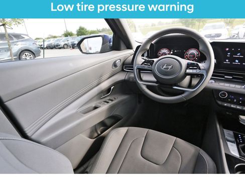 Certified 2024 Hyundai Elantra SEL w/ Convenience Package image 10