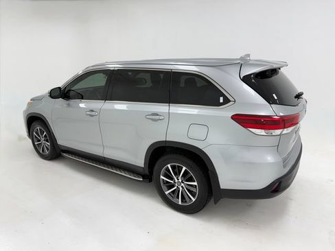 Used 2019 Toyota Highlander XLE FWD image 37