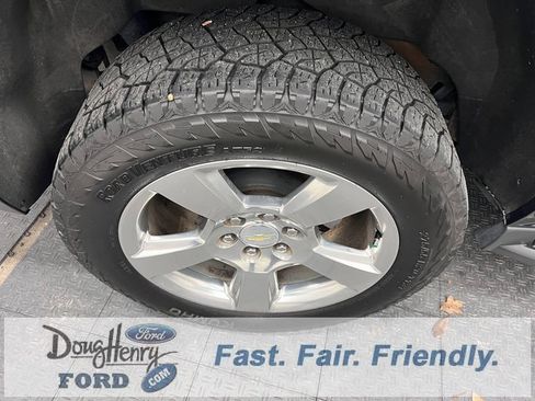 Used 2017 Chevrolet Suburban LT image 15