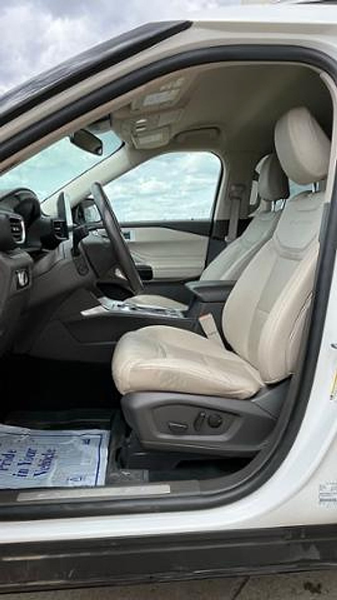 Used 2023 Ford Explorer Platinum w/ Technology Package AWD/4WD image 11