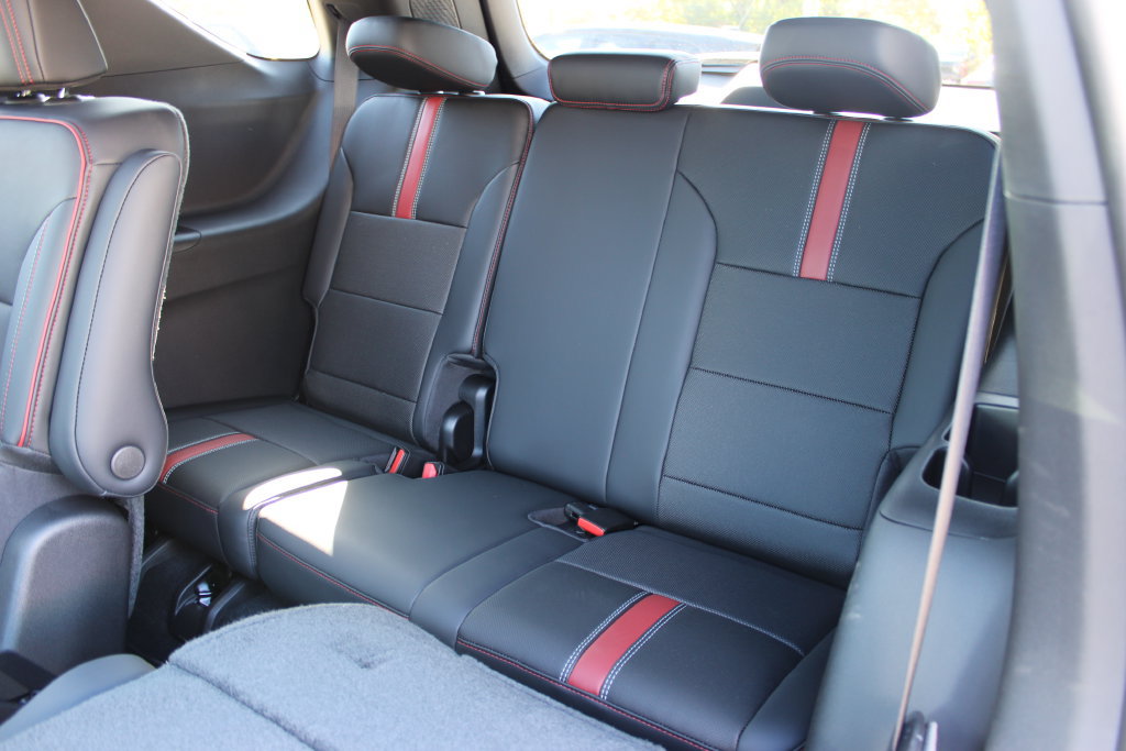 New 2027 Chevrolet Traverse RS w/ LPO, Floor Liner Package AWD/4WD image 45