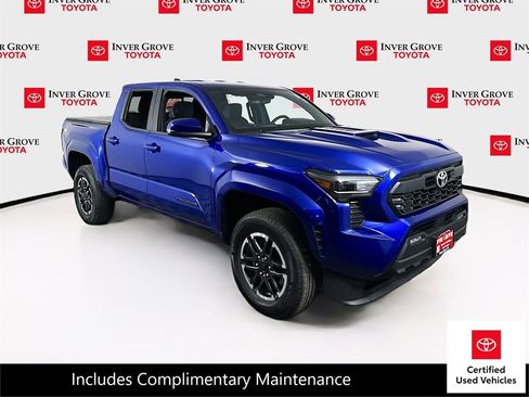 Certified 2025 Toyota Tacoma TRD Sport w/ TRD Sport Upgrade Package AWD/4WD image 3