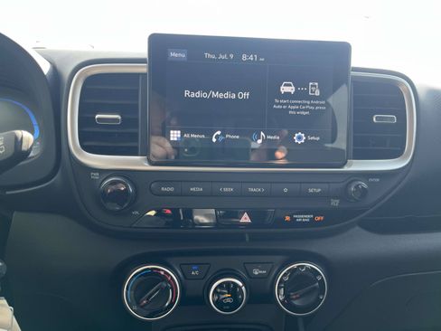 Certified 2025 Hyundai Venue SE FWD image 17