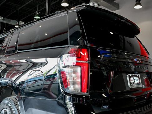 Used 2022 Chevrolet Suburban Z71 AWD/4WD image 13