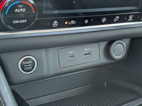 Used 2023 Nissan Rogue SL image 19