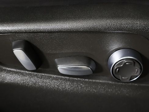 Used 2024 Cadillac XT4 Premium Luxury image 32