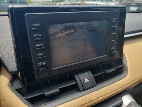 Used 2019 Toyota RAV4 XLE w/ Convenience Package FWD image 28