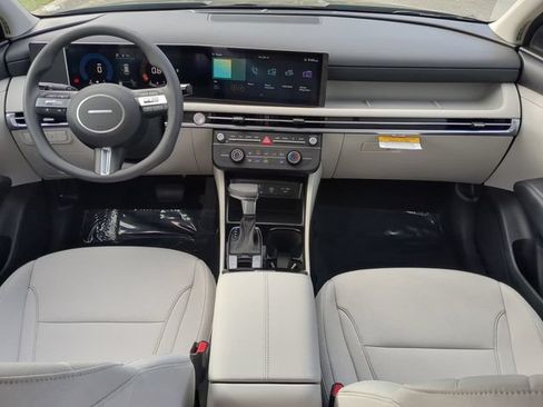 Used 2025 Hyundai Tucson SE FWD image 14