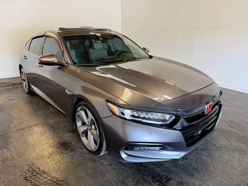 Used 2018 Honda Accord Touring image 2