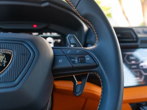 New 2026 Lamborghini Urus SE image 12