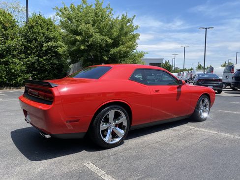 Used 2009 Dodge Challenger SRT8 w/ SRT Option Group II RWD image 9
