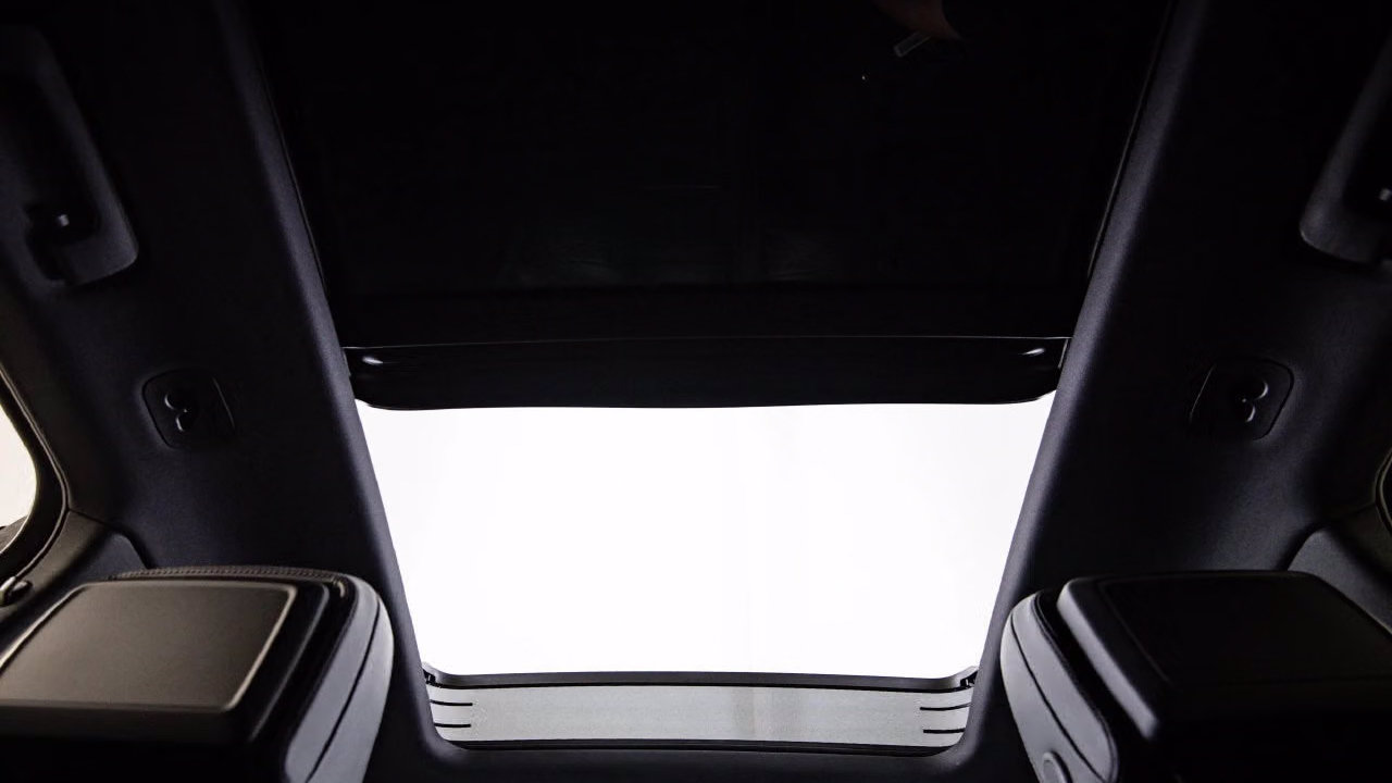Certified 2026 Porsche Macan AWD/4WD image 30