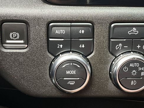 Certified 2024 GMC Sierra 1500 Elevation w/ LPO, Elevation Black Package AWD/4WD image 17