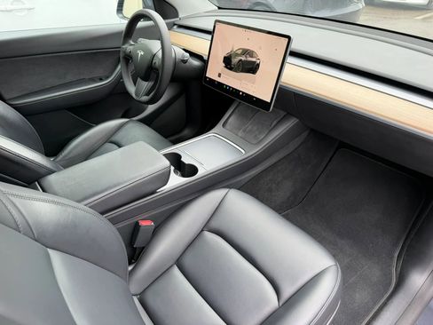 Used 2022 Tesla Model Y Long Range AWD/4WD image 21