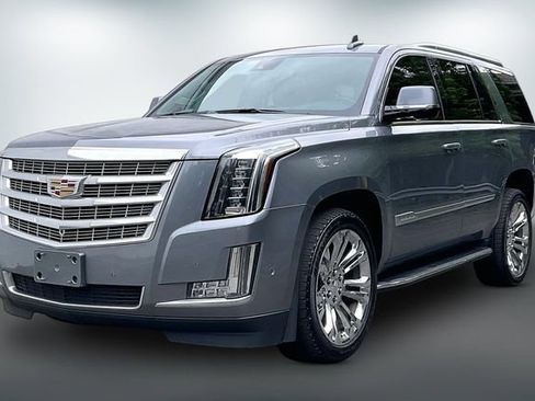 Used 2020 Cadillac Escalade Luxury w/ LPO, Radiant Package AWD/4WD image 2