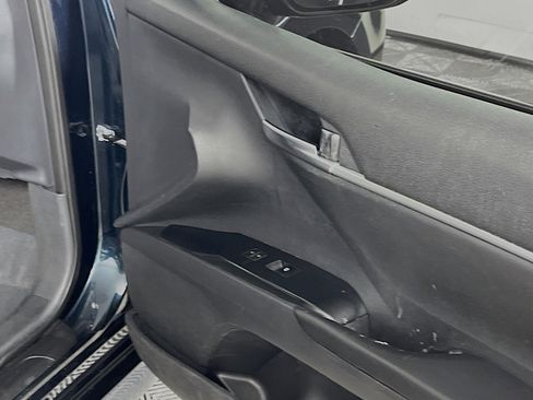 Used 2018 Toyota Camry LE FWD image 32