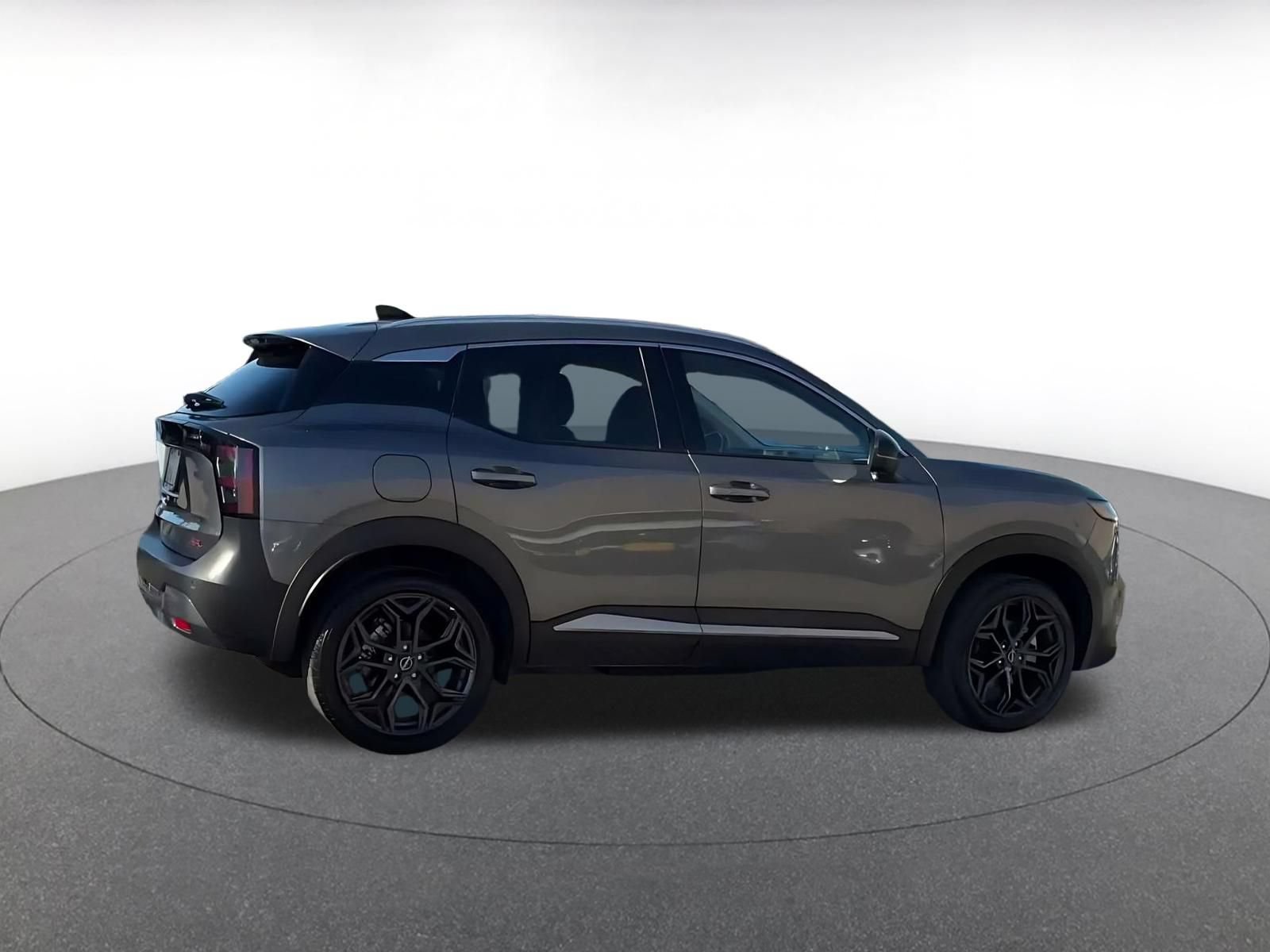 Used 2026 Nissan Kicks SR FWD image 14