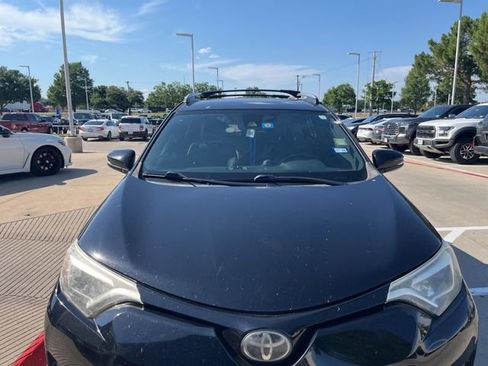 Used 2018 Toyota RAV4 SE w/ Power Extra Value Package FWD image 4