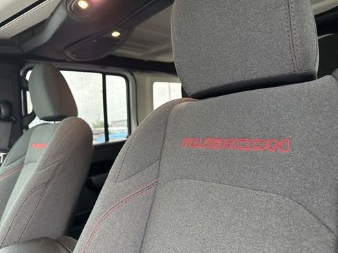 Used 2025 Jeep Wrangler Unlimited Rubicon AWD/4WD image 27