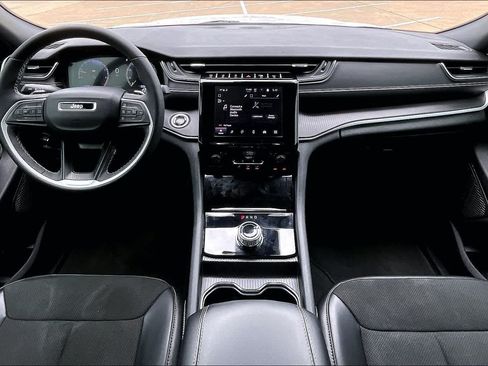 Used 2025 Jeep Grand Cherokee L Altitude RWD image 8
