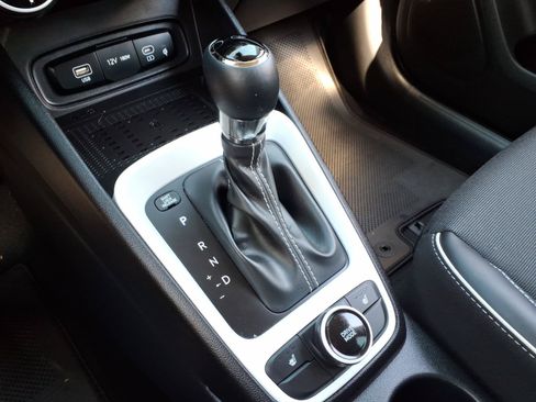 Certified 2024 Hyundai Venue Limited FWD image 26