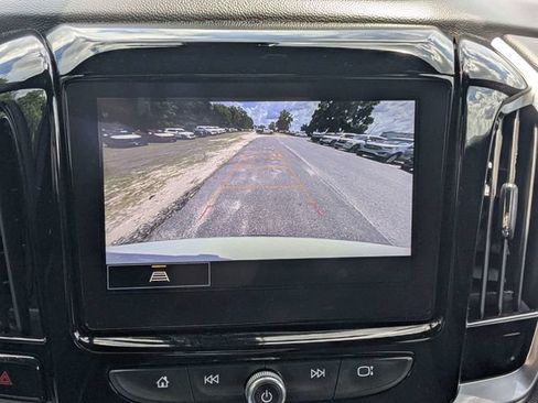 Used 2024 Chevrolet Traverse LT FWD image 32