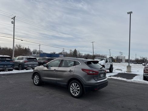 Used 2020 Nissan Rogue Sport SV image 5