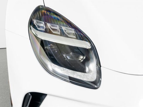 Used 2025 Aston Martin V8 Vantage Coupe RWD image 15