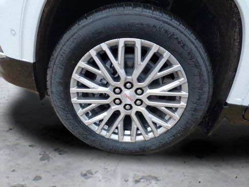 New 2026 GMC Acadia Denali w/ Super Cruise Package FWD image 37