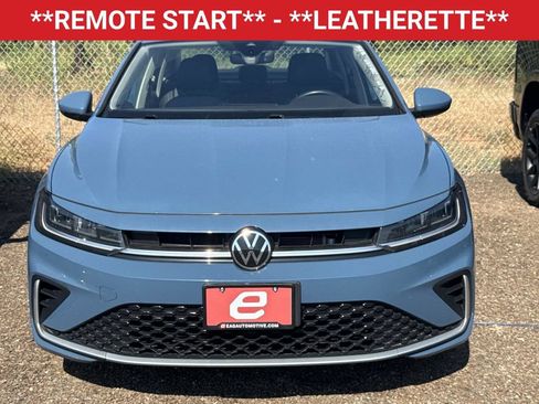 Used 2025 Volkswagen Jetta SE FWD image 2