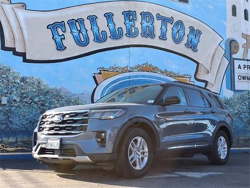 Used 2025 Ford Explorer Active w/ Active Comfort Package image 1