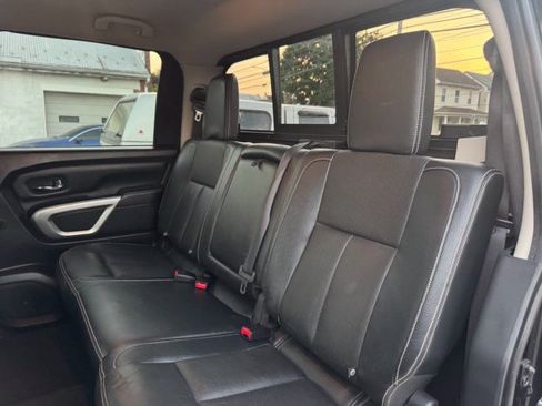 Used 2018 Nissan Titan PRO-4X w/ Pro-4x Convenience Package AWD/4WD image 12