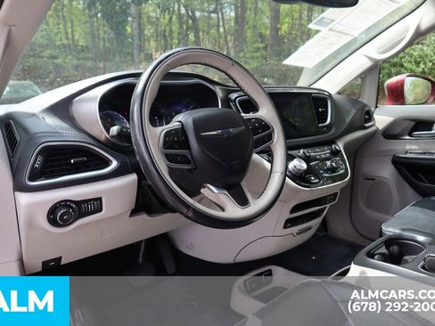 Used 2018 Chrysler Pacifica Limited FWD image 11