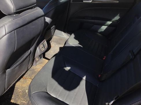 Used 2018 Ford Fusion SE w/ Equipment Group 602A image 16