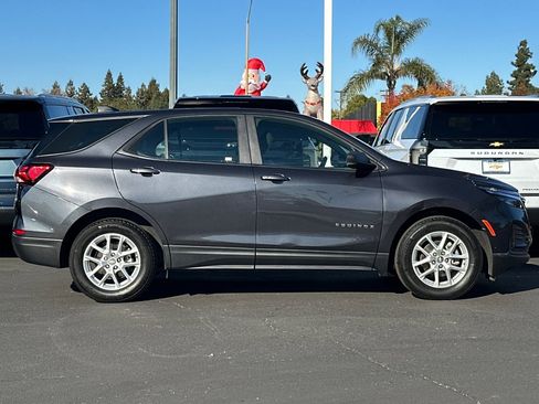 Used 2022 Chevrolet Equinox LS image 4