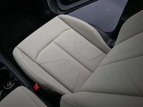 Used 2022 Audi Q3 2.0T Premium AWD/4WD image 13