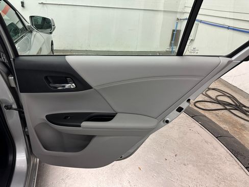 Used 2015 Honda Accord EX-L image 29