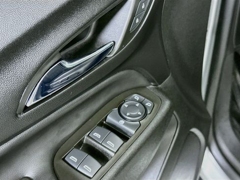 Used 2022 Chevrolet Equinox LT w/ LPO, Floor Liner Package FWD image 15