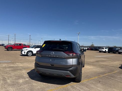 Certified 2021 Nissan Rogue SV image 17