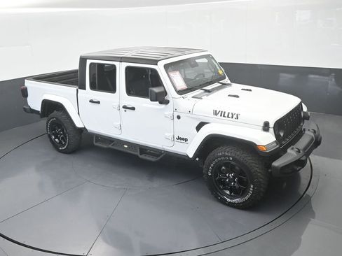 Used 2024 Jeep Gladiator Sport AWD/4WD image 47