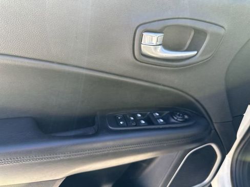 Used 2021 Jeep Compass Latitude image 17