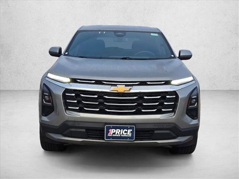 Used 2025 Chevrolet Equinox LT image 2