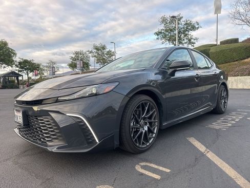 Certified 2025 Toyota Camry SE FWD image 3